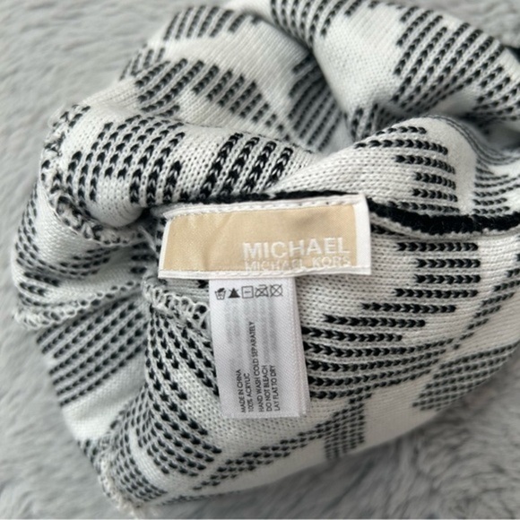 ✨NWT MK Michael Kors knit hat - black main image 7